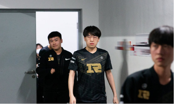 足坛转会市 足坛转会市