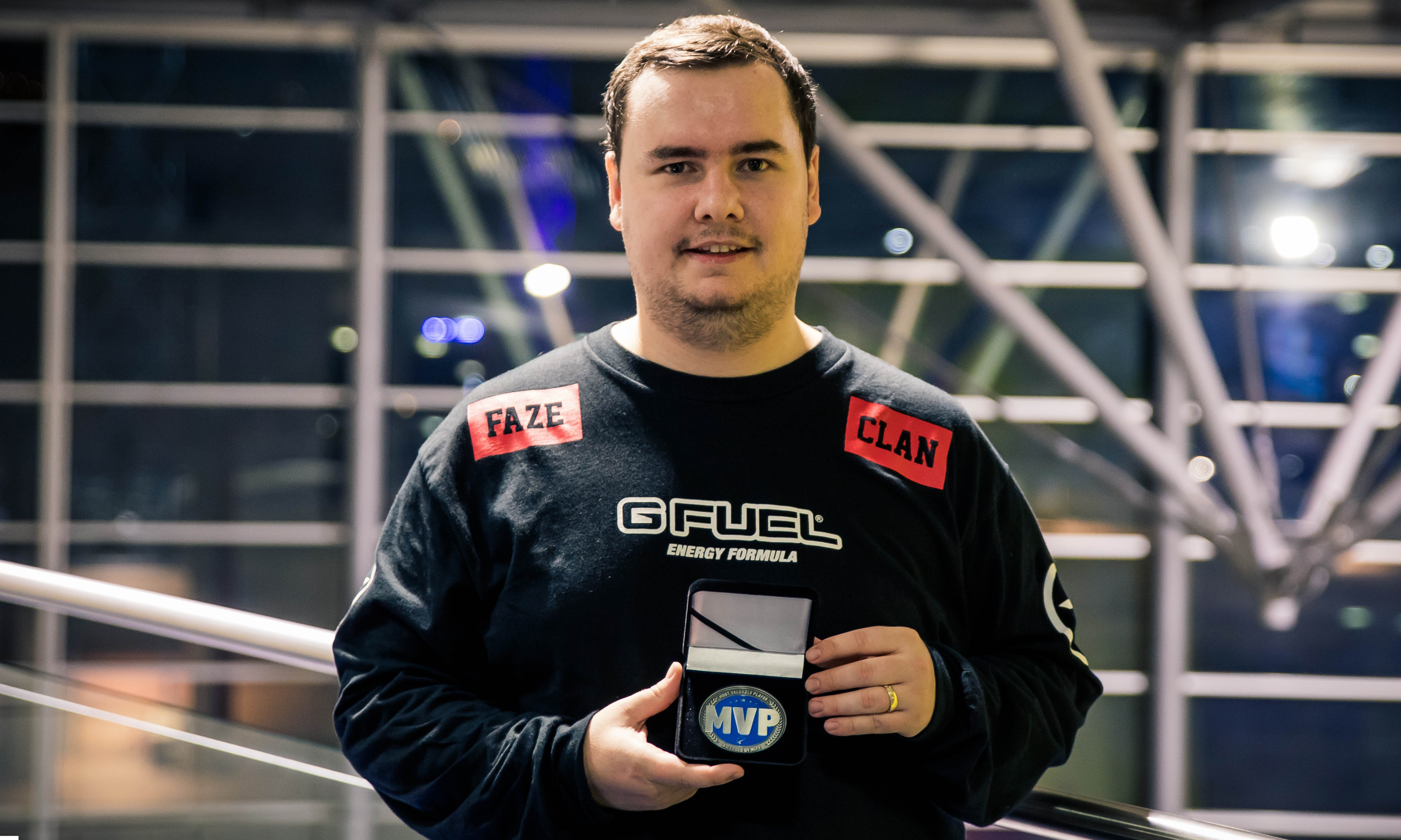 拉开关键身 拉开关键身